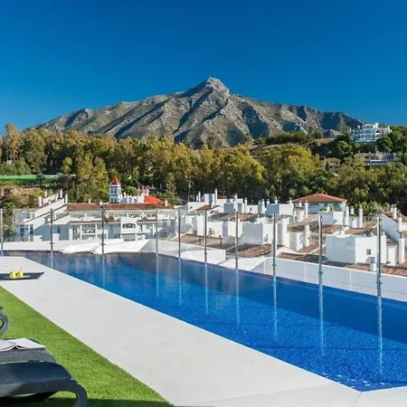 Elegant 2br Apt In Residential Area / Rooftop Pool Marbella
